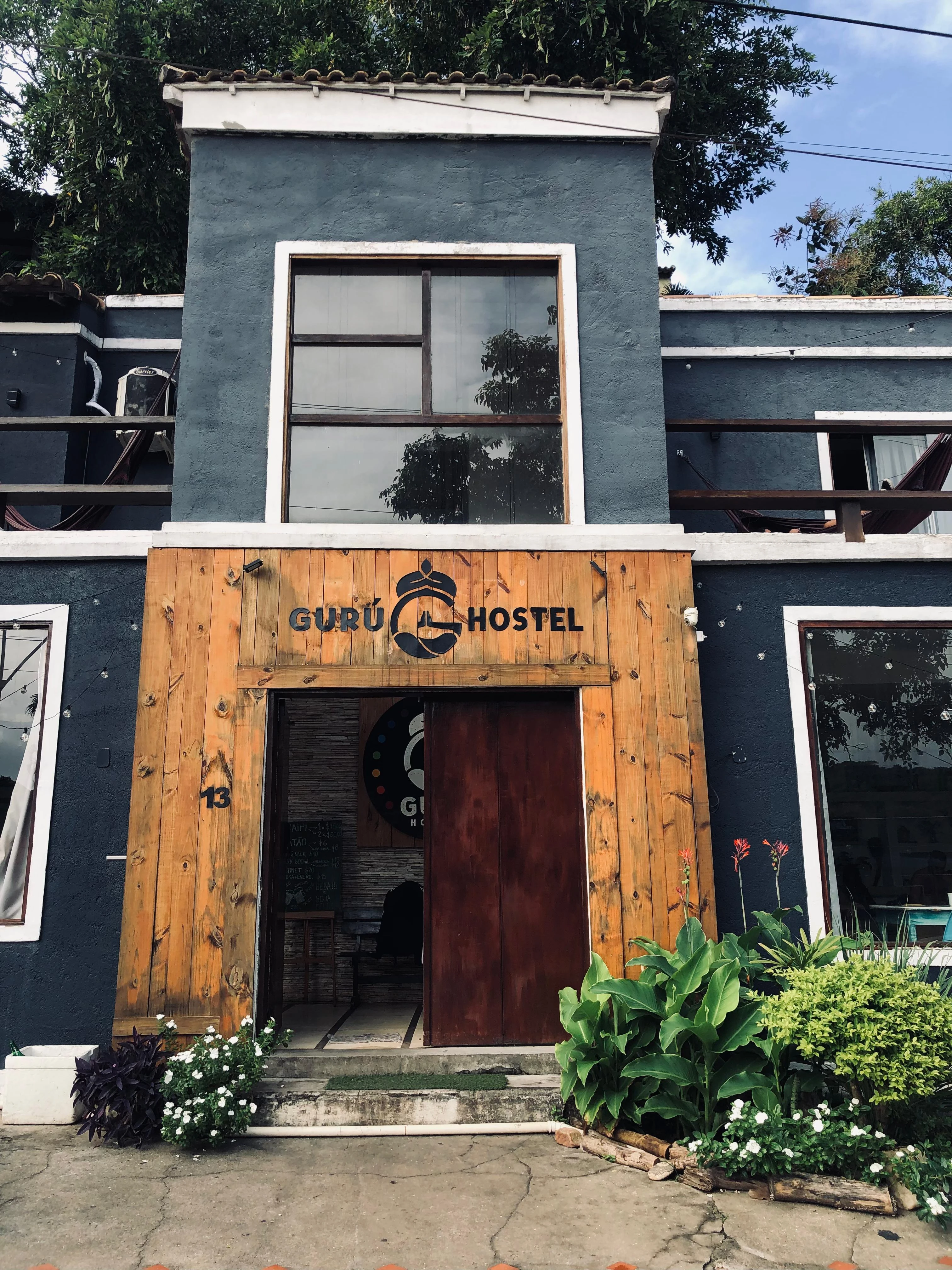 Fachada Gurú