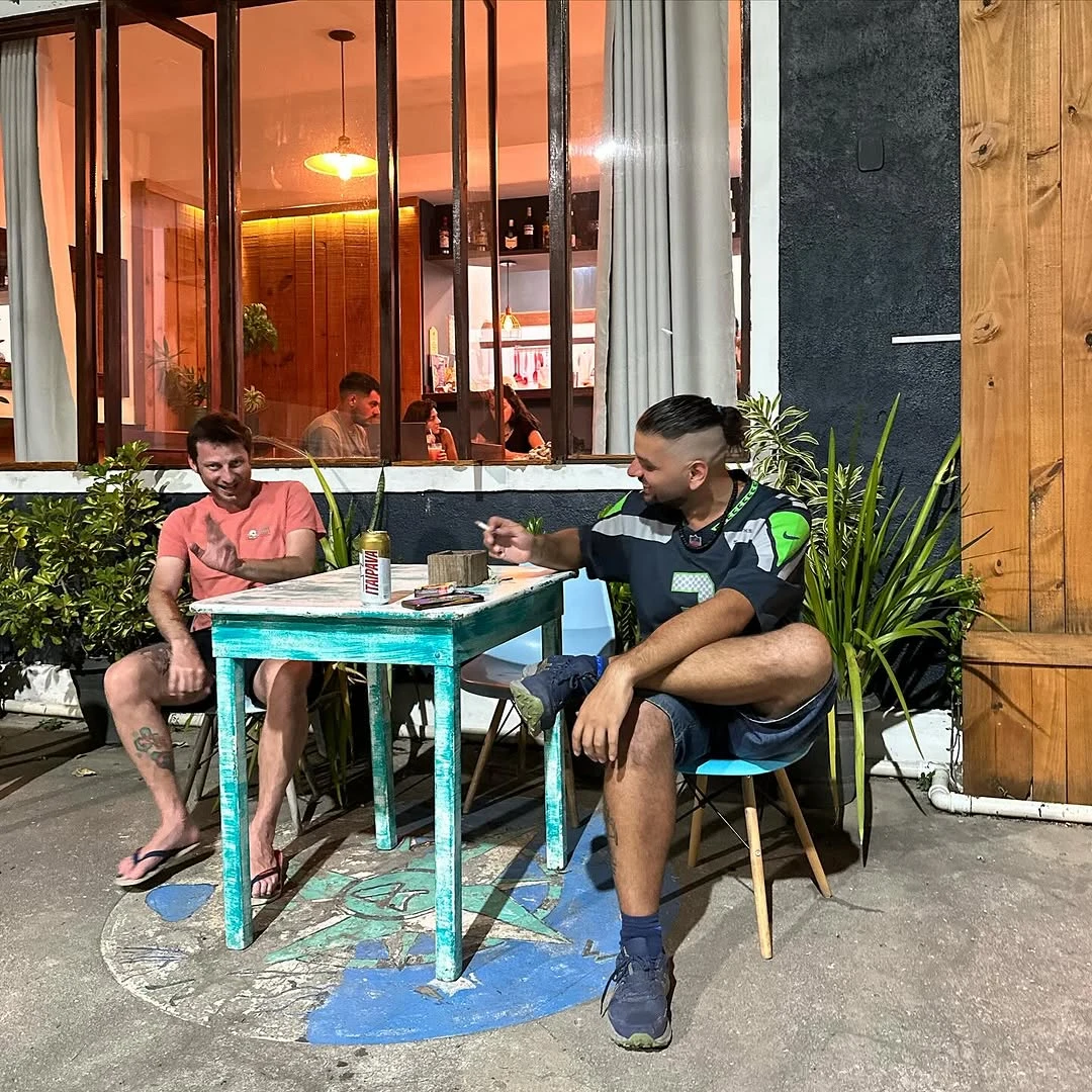 Hóspedes Felizes